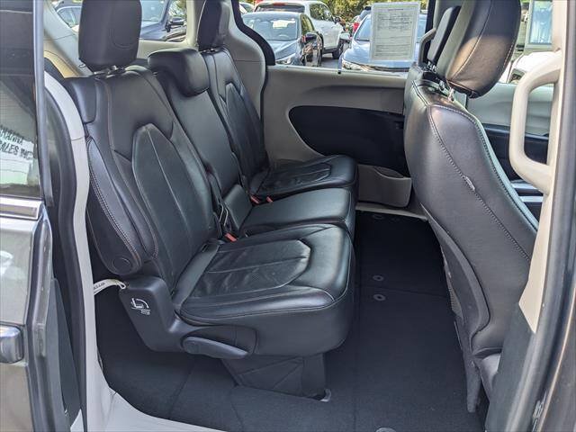 Used 2018 Chrysler Pacifica Touring-L FWD image 12