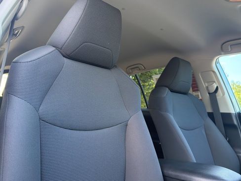 Used 2019 Toyota RAV4 LE w/ Carpet Mat Package FWD image 20
