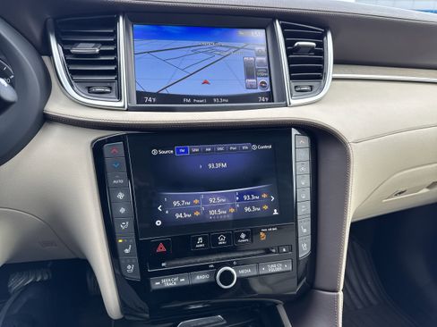 Used 2019 INFINITI QX50 Essential w/ Sensory Package image 13