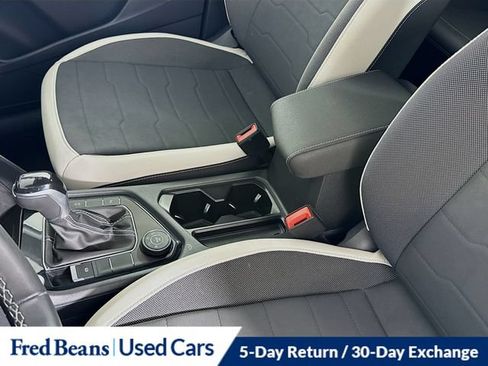 Used 2025 Volkswagen Taos SE AWD/4WD image 40