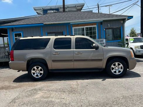 Used 2007 GMC Yukon XL SLT w/ SLT Preferred Equipment Group image 5