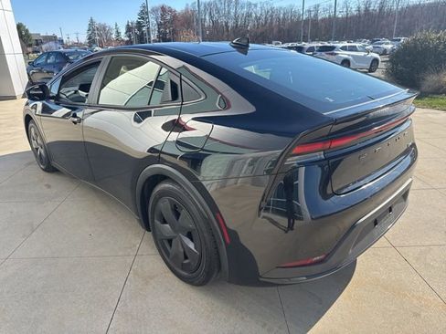 Used 2025 Toyota Prius LE image 5