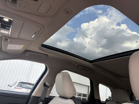 Used 2025 Lincoln Corsair Reserve FWD image 2
