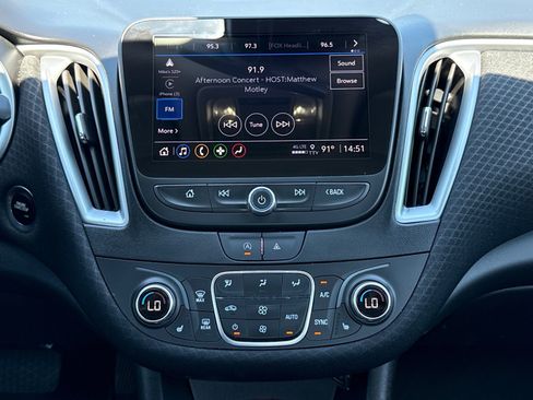 Used 2023 Chevrolet Malibu LT FWD image 18