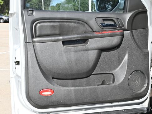 Used 2012 Cadillac Escalade Luxury RWD image 20