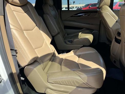 Used 2018 Cadillac Escalade ESV Platinum image 32