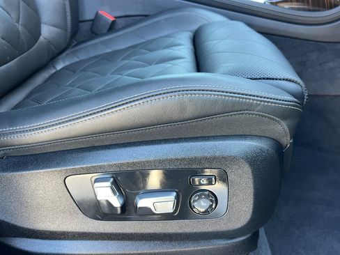 Used 2025 BMW X7 xDrive40i w/ Climate Comfort Package image 22