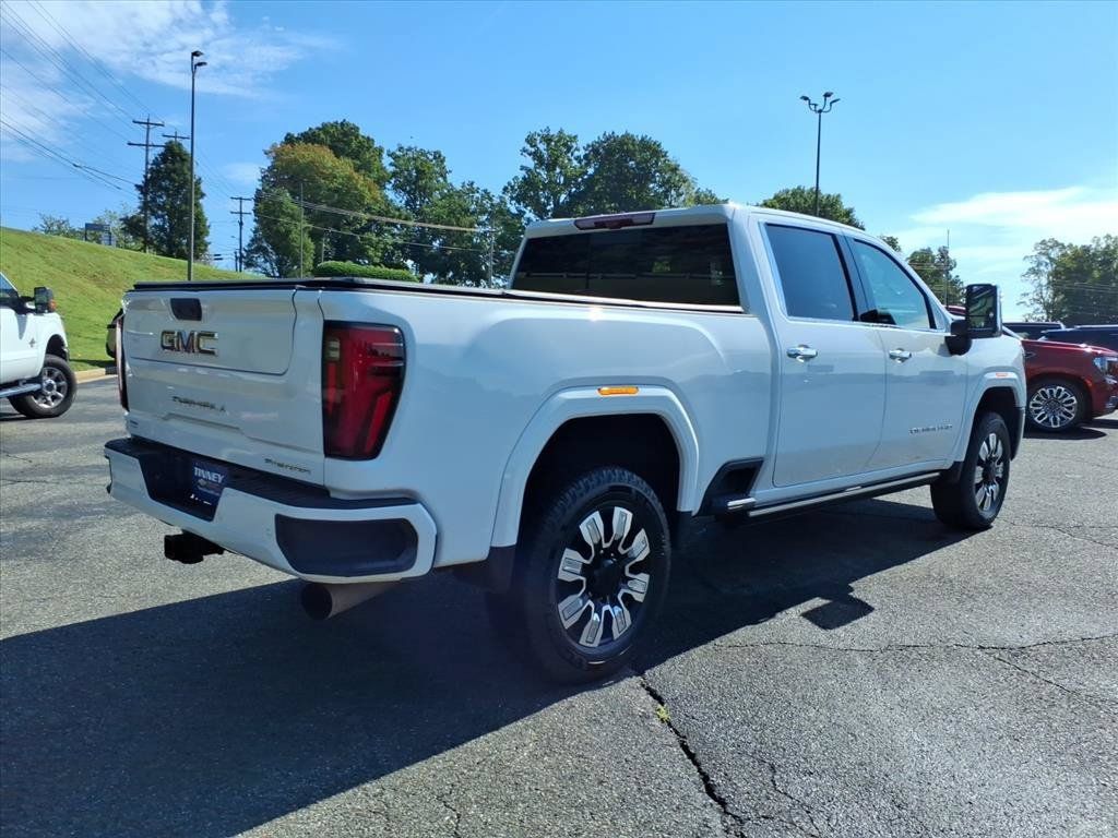 Used 2024 GMC Sierra 3500 Denali w/ Denali Reserve Package AWD/4WD image 3