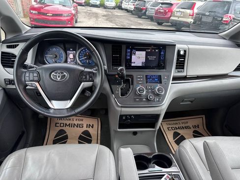 Used 2017 Toyota Sienna XLE w/ XLE Navigation Package AWD/4WD image 15