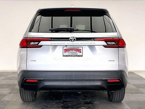 Used 2025 Toyota Grand Highlander AWD image 3