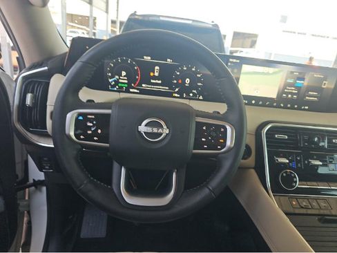 Used 2025 Nissan Armada Platinum w/ Convenience Package RWD image 9