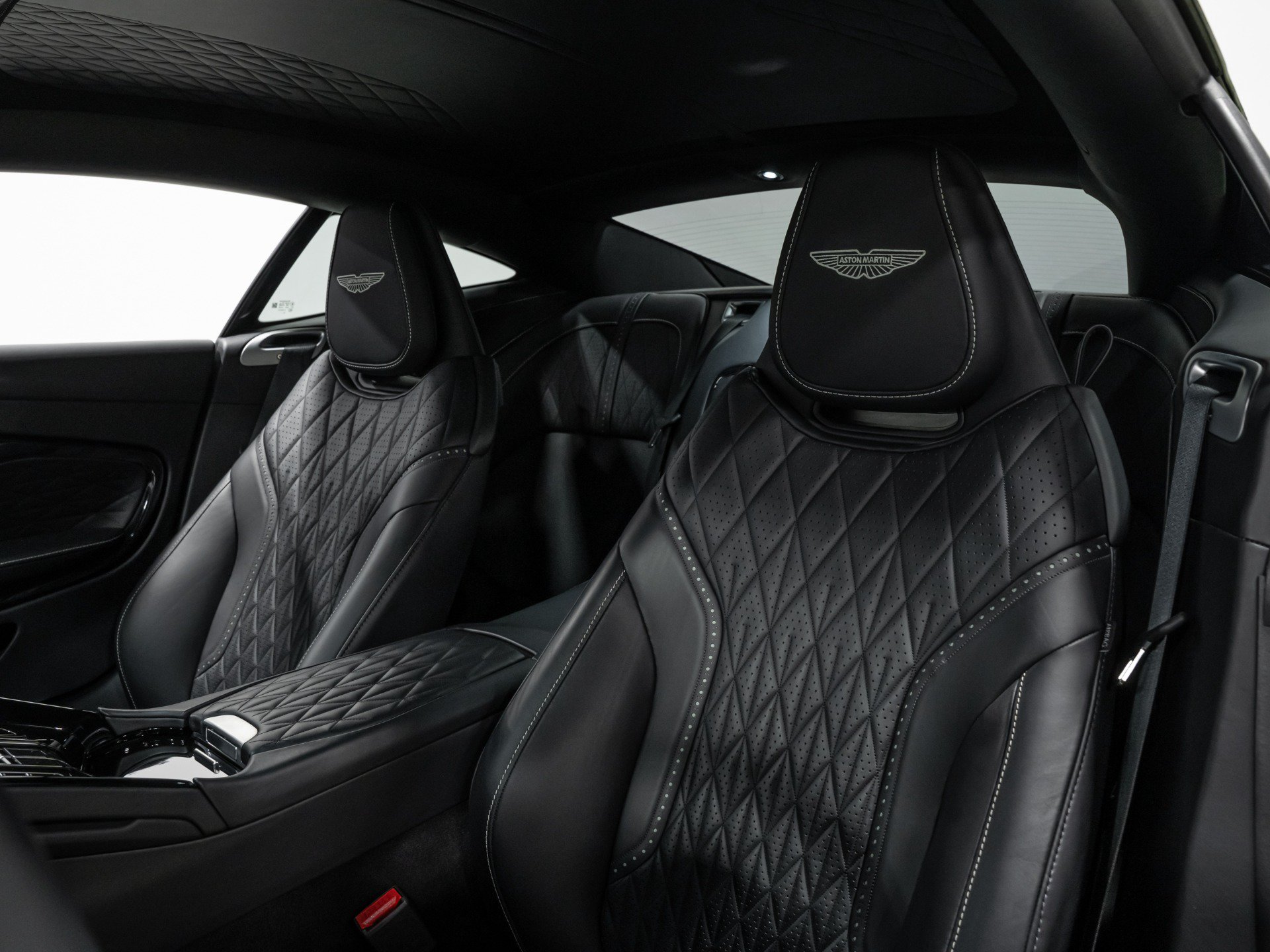 Used 2024 Aston Martin DB12 Coupe RWD image 37