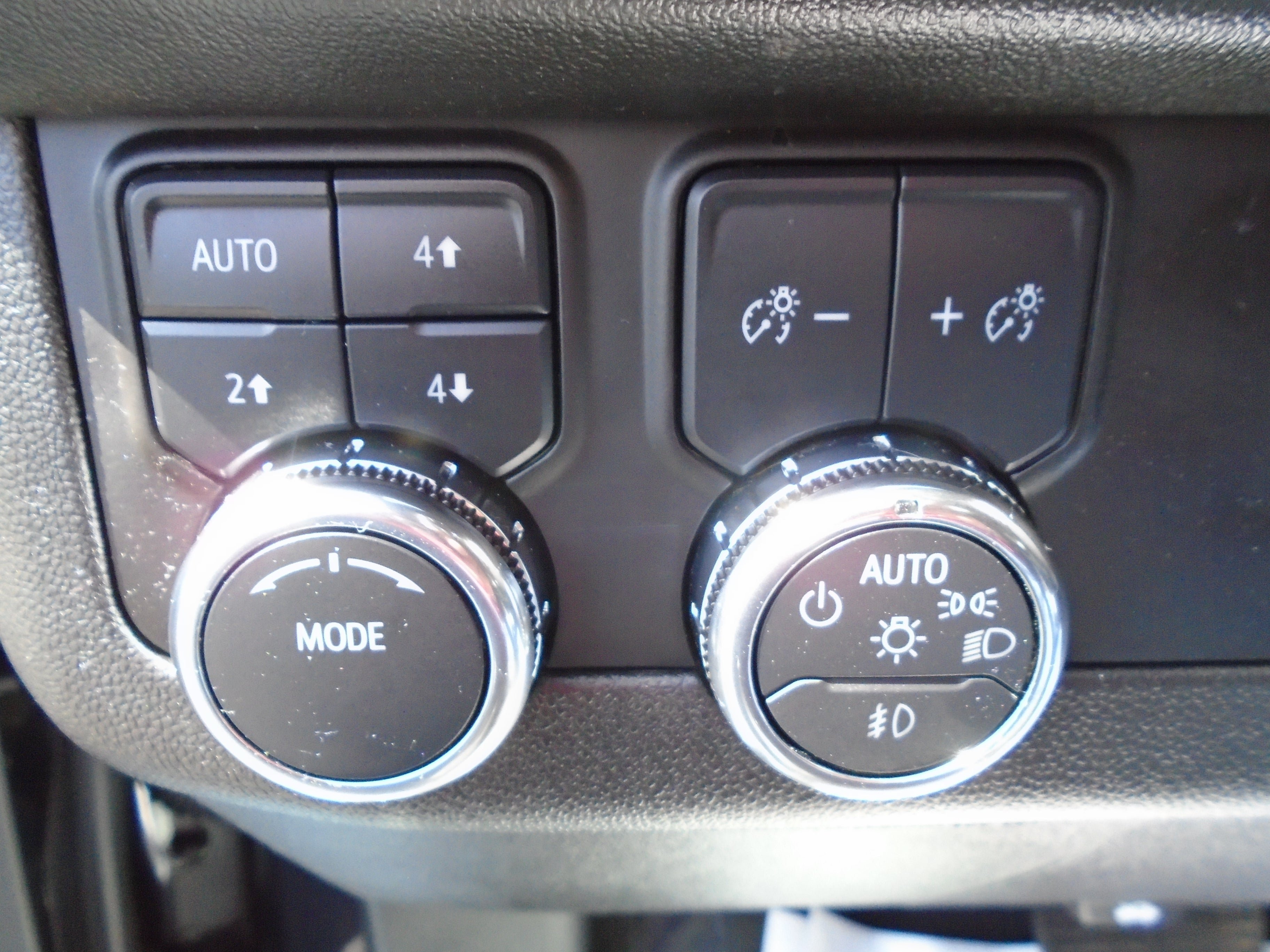 Used 2025 GMC Yukon AT4 AWD/4WD image 77