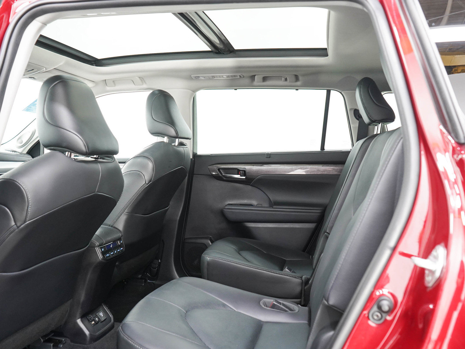 Used 2021 Toyota Highlander Platinum AWD/4WD image 16