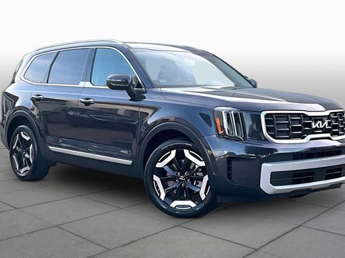 Certified 2025 Kia Telluride S FWD image 3