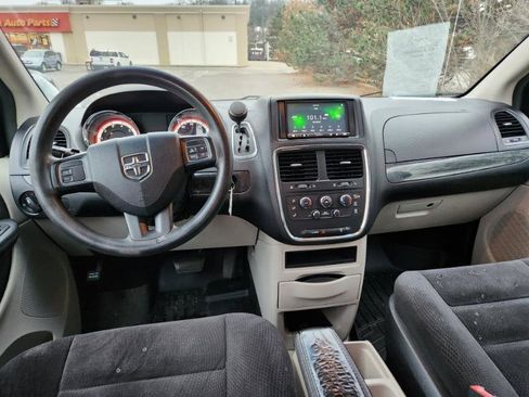 Used 2017 Dodge Grand Caravan SE image 22