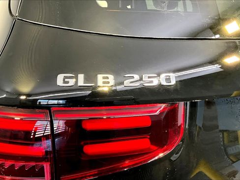 New 2026 Mercedes-Benz GLB 250 4MATIC image 6