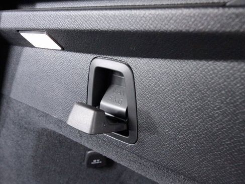 Certified 2025 Volvo XC90 B6 Plus w/ Protection Package Premier image 45