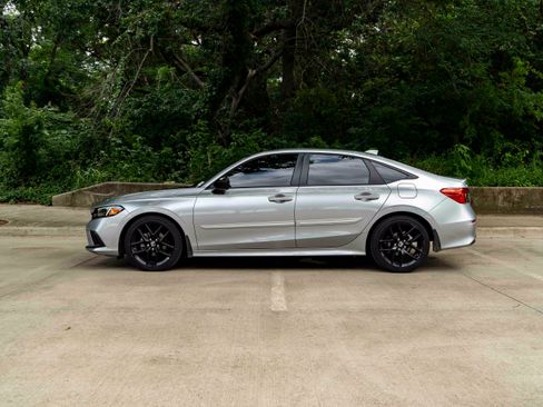 Used 2023 Honda Civic Sport image 6