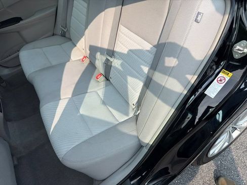 Used 2017 Toyota Camry LE FWD image 19