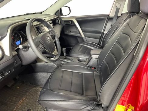 Used 2015 Toyota RAV4 LE AWD/4WD image 2