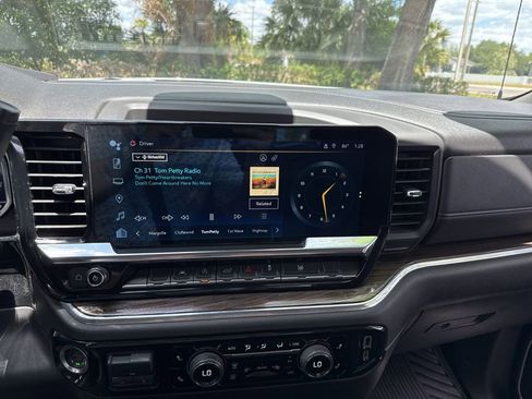 Used 2025 Chevrolet Silverado 1500 LT AWD/4WD image 43