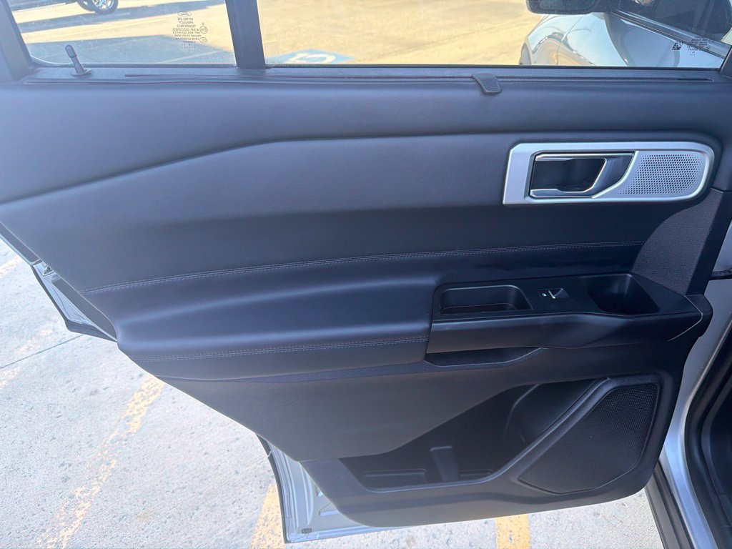 Used 2020 Ford Explorer Platinum w/ Premium Technology Package AWD/4WD image 28