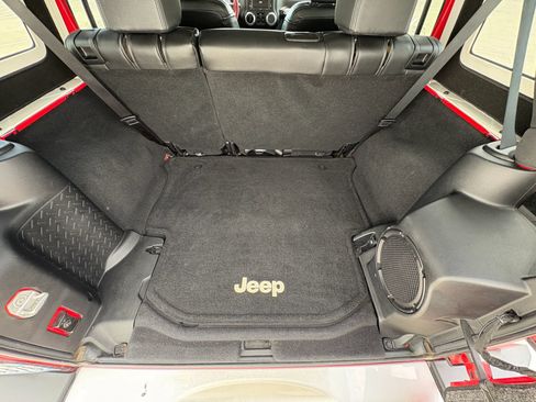 Used 2013 Jeep Wrangler Unlimited Sahara w/ Connectivity Group AWD/4WD image 19