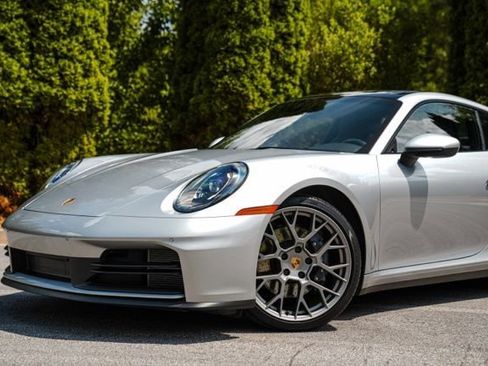 Used 2025 Porsche 911 Carrera RWD image 3