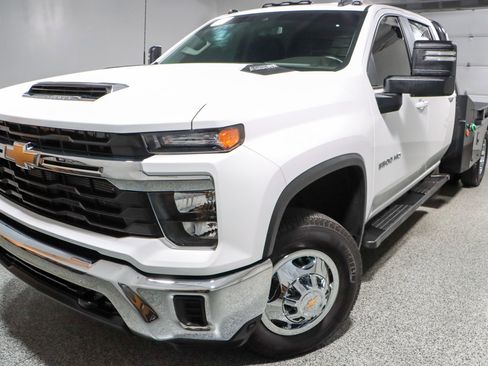 Used 2024 Chevrolet Silverado 3500 LT image 30