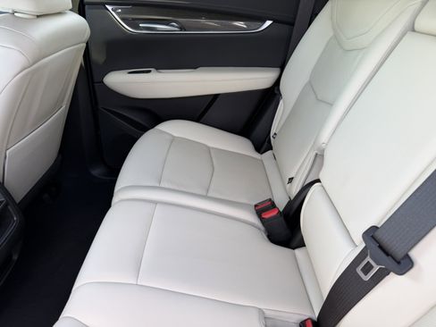 Certified 2022 Cadillac XT5 Sportv w/ Technology Package image 18