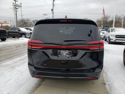 New 2026 Chrysler Pacifica Select w/ S Appearance Package image 5