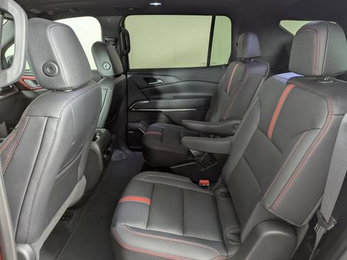 Used 2024 Chevrolet Traverse RS AWD/4WD image 16