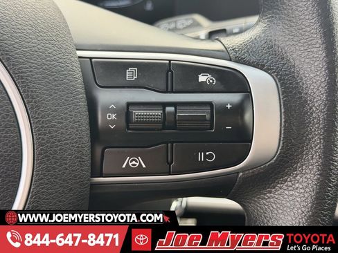 Used 2025 Kia Sportage LX image 22