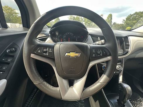 Used 2021 Chevrolet Trax LT w/ Driver Confidence Package AWD/4WD image 24