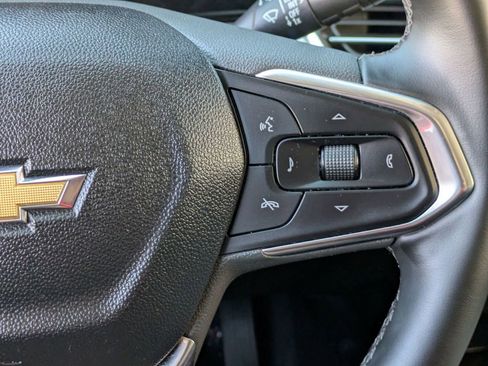 Used 2025 Chevrolet Trax LT w/ LT Convenience Package image 21