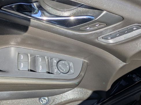 Used 2021 GMC Acadia SLT w/ Preferred Package image 17