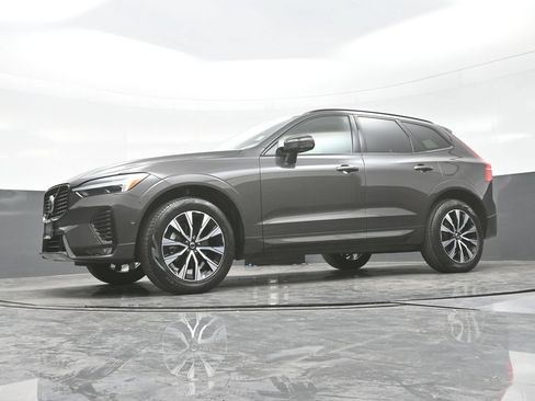 Used 2024 Volvo XC60 B5 Plus AWD/4WD image 23