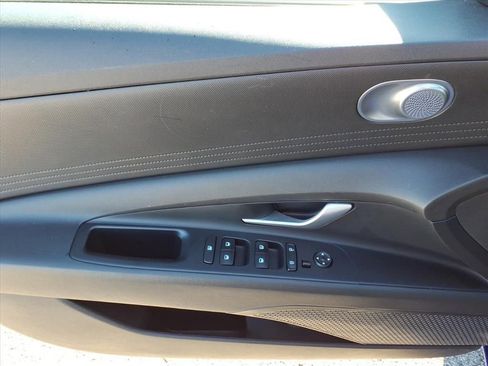Used 2023 Hyundai Elantra SEL image 15
