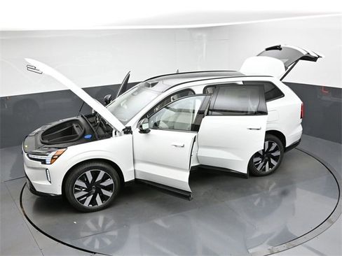 New 2025 Volvo EX90 Plus w/ Protection Package Premier image 48