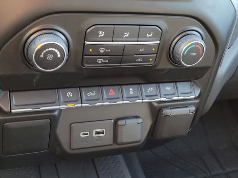 Used 2021 Chevrolet Silverado 1500 Custom image 23