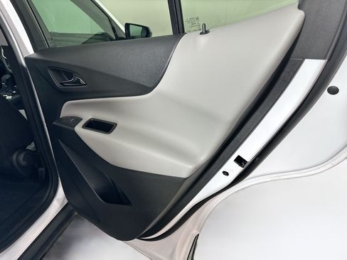 Used 2023 Chevrolet Equinox LS w/ LS Convenience Package FWD image 27
