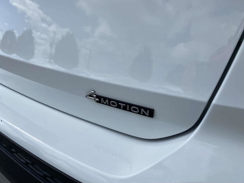 Certified 2022 Volkswagen Taos SEL AWD/4WD image 10