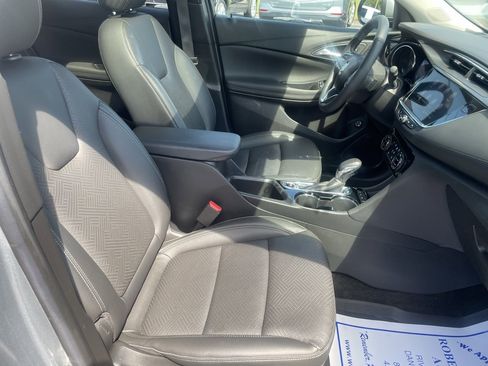 Used 2023 Buick Encore GX Essence w/ Experience Buick Package image 16