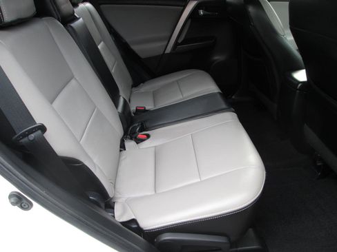 Used 2016 Toyota RAV4 XLE image 40