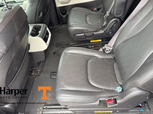 Used 2022 Kia Carnival LX image 10