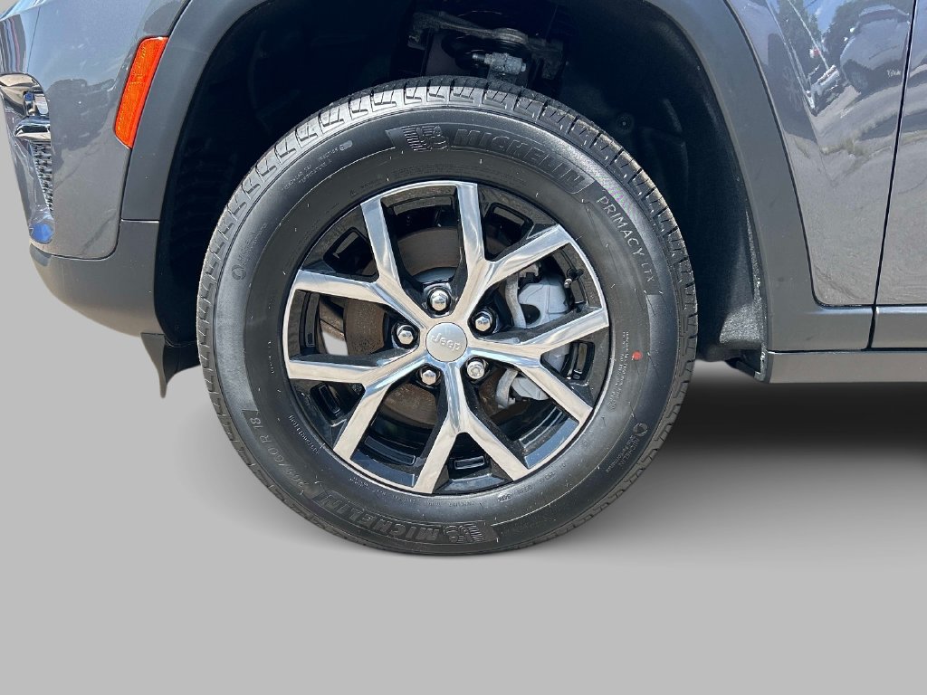 Used 2025 Jeep Grand Cherokee Limited AWD/4WD image 9