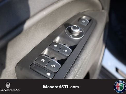 Used 2023 Alfa Romeo Stelvio Ti image 15