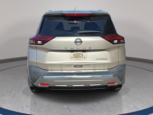 Used 2021 Nissan Rogue Platinum FWD image 2