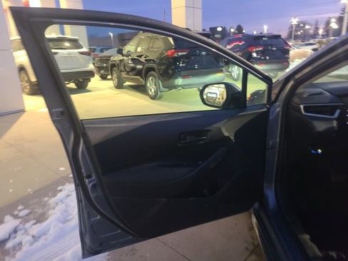 Used 2022 Toyota Corolla LE image 17